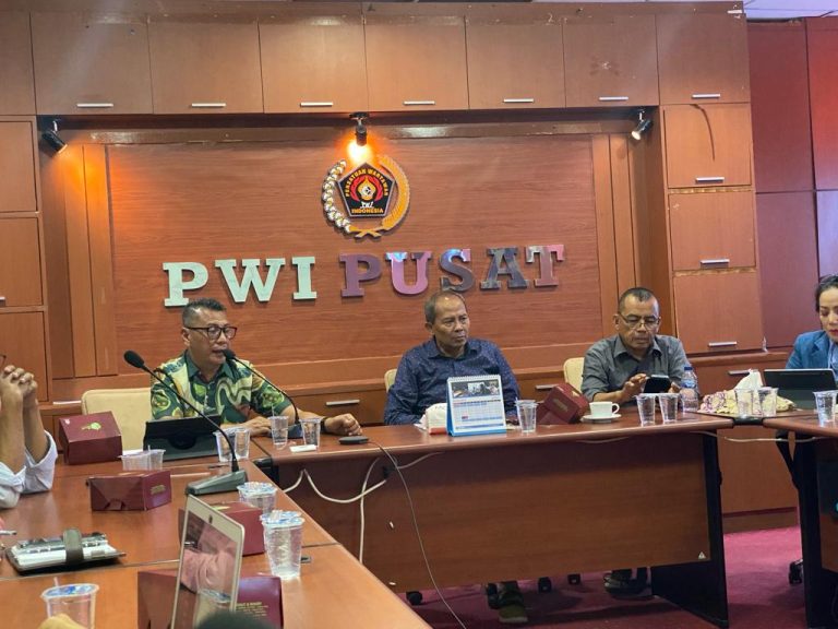 Launching HPN 2024, Jalan Santai Tokoh-tokoh Pers Nasional Di Bundaran HI