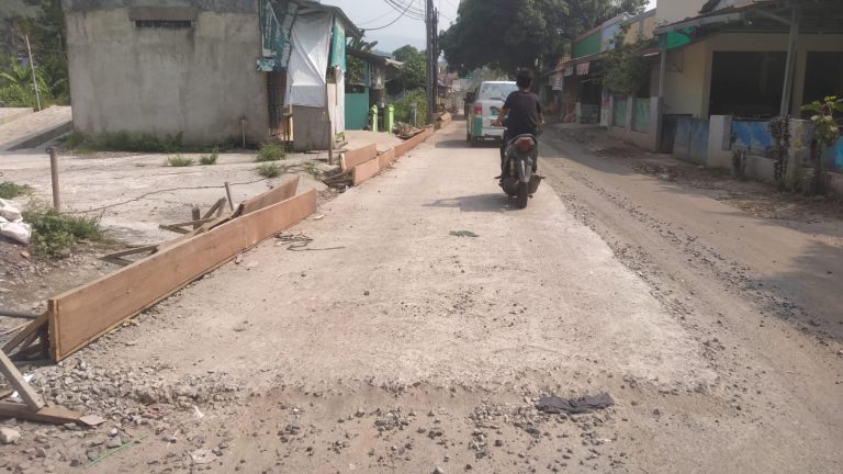 Warga Khawatir Pengerjaan Jalan Panyaungan-Nanggung-Curugbitung Dikerjakan Asal-asalan