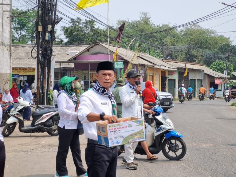 Kades Bojong Nangka Turun ke Jalan Galang Dana Untuk Palestina