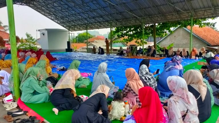 Perkuat Silaturahmi dan Syiar Islam, BKMT dan PKK Leuwiliang Rutin Pengajian Bulanan