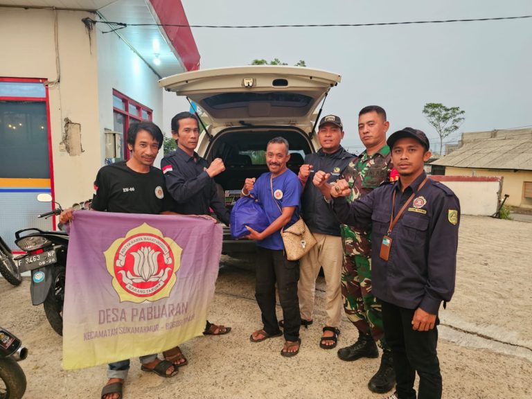 Bentuk Jiwa Sosial, Karang Taruna Sukamakmur Bagikan Sembako Untuk Masyarakat