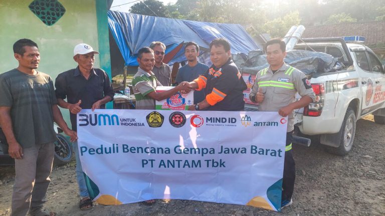 Antam Pongkor Bantu Warga yang Terdampak Gempa Bumi