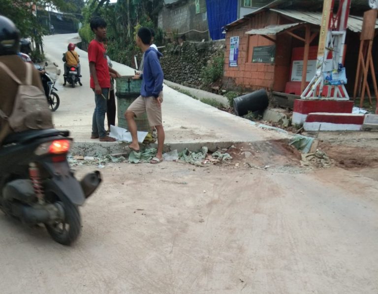Pekerjaan Jalan Nambo – Bantarjati Dikeluhkan Warga