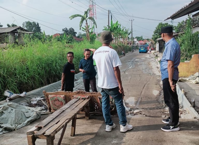 Tak Kunjung Rampung Dikerjakan, Kontraktor Jalan Petir Terancam Blacklist