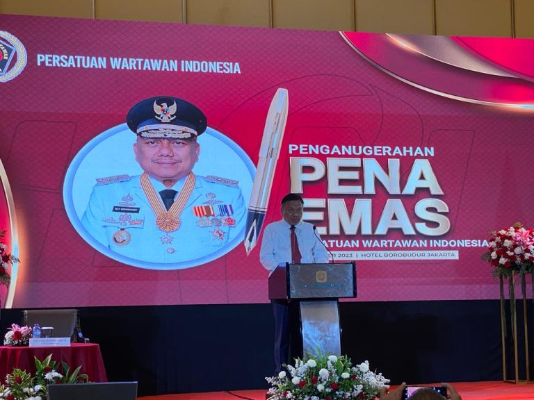 Olly Dondokambey, Gubernur Sulawesi Utara Ke-4 Penerima Anugerah Pena Emas PWI