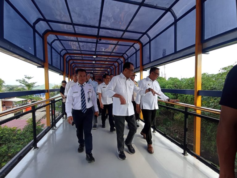 Tingginya Pengguna KRL, Menhub Resmikan Skybridge Stasiun Bojonggede