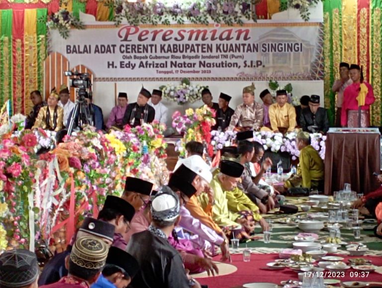 Balai Adat Cerenti itu Telah Diresmikan Gubri