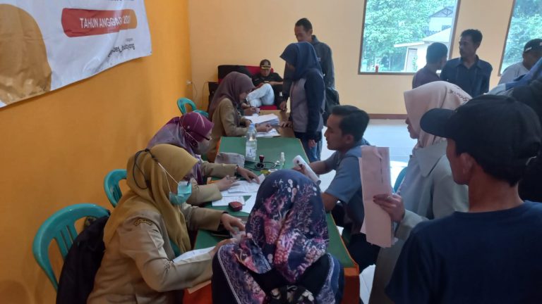 Ratusan KPPS Desa Batulayang Ikut Tes Kesehatan