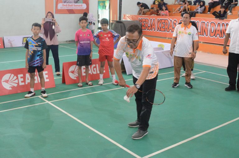 Bupati Bogor Apresiasi Turnamen Badminton dan Basket