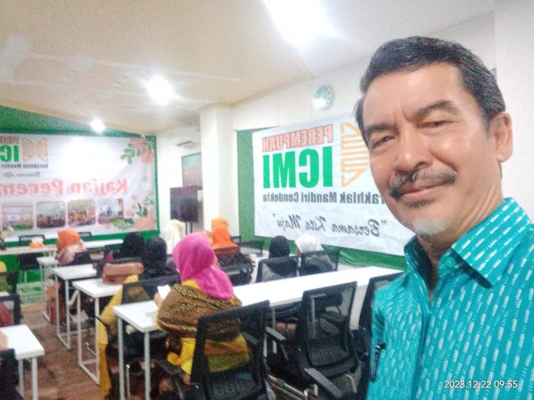 Berakhlaq Mandiri Cendekia Muslimah Dalam Perspektif Islam