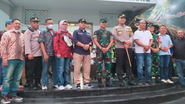 Kapolres dan Dandim Kunjungi Pos Pam Nataru Cibinong