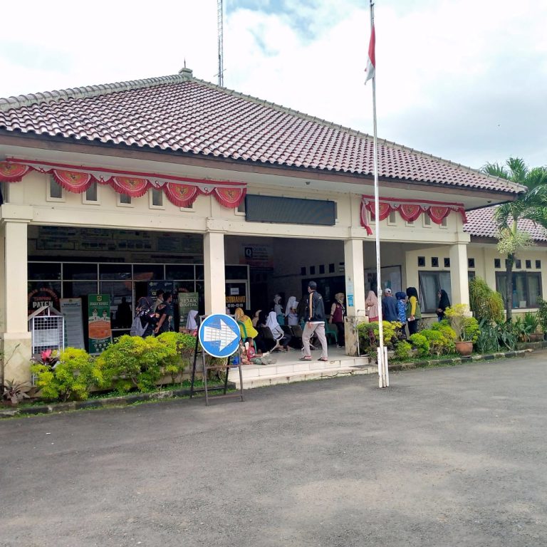 Banyak yang Bocor, Kantor Kecamatan Ciampea tak Layak Huni