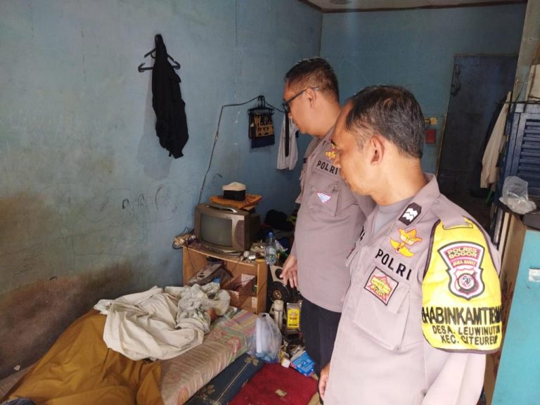 Polsek Citeureup Olah TKP Penemuan Jenazah di Kontrakan