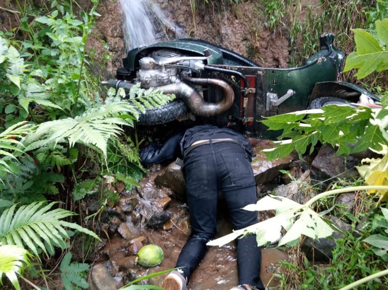 Pengendara Motor Vespa Tewas Masuk Jurang