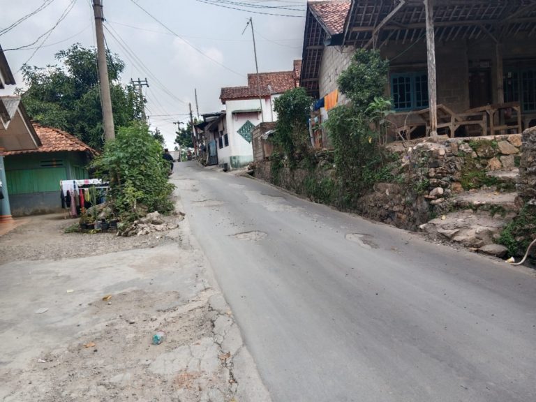 Warga Nambo Heran Ada Bau Bak Kotoran Sapi