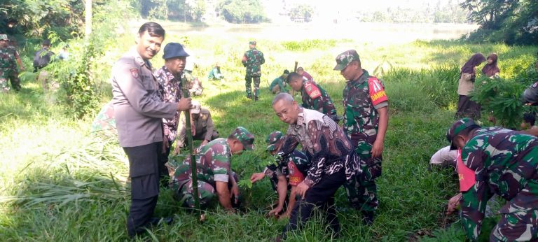 Jaga Keasrian Alam, Koramil Ciomas Tanam Pohon di Area Situ
