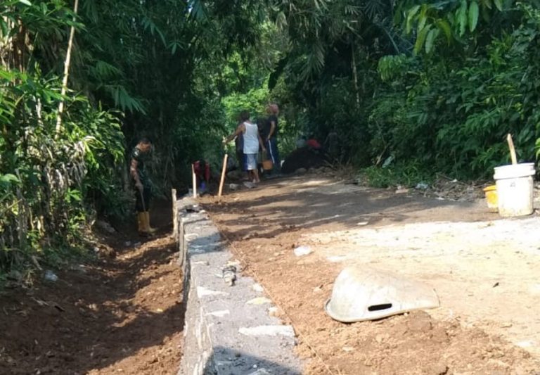 Desa Sukasirna Bangun TPT dari Dana Desa