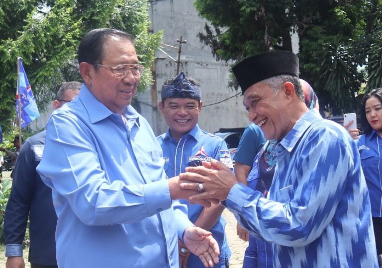 Ali Gozali, Orang Pertama yang Disalami SBY
