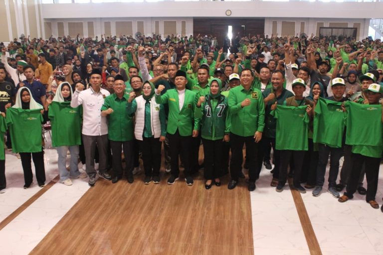1.100 Relawan Sujud’S Dikukuhkan, Hj Elly Rachmat Yasin Minta Relawan Sujud’ S Menangkan PPP di Cileungsi