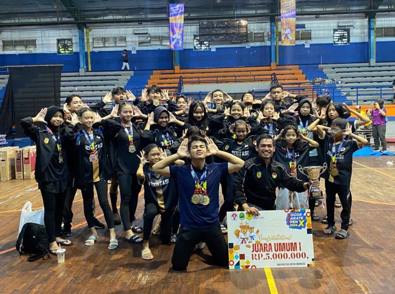 Klub Karate GOR Pajajaran Bogor Sabet Juara Utama Kejuaraan BKO 2024