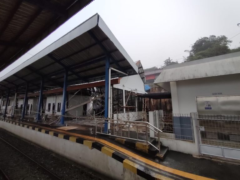 TPT Longsor di Stasiun Maseng Rusak Hall dan Peron