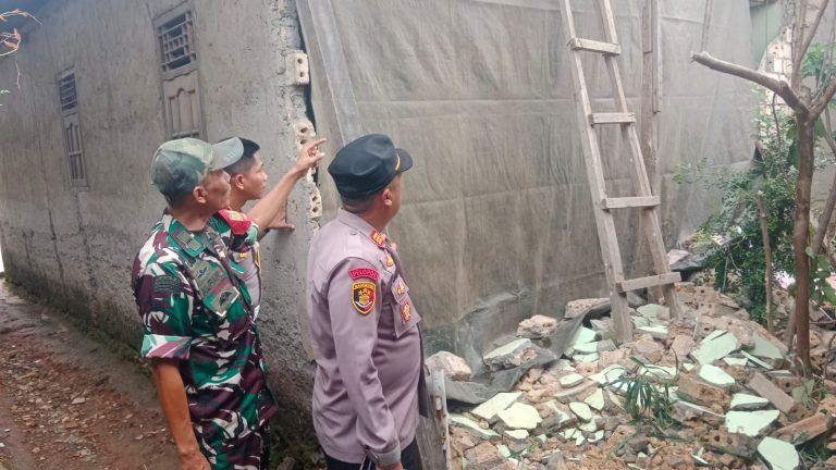 Dampak Gempa Sumedang Robohkan Rumah Ketua IPSM, Ini Wujud Perhatian Kapolsek Gunung Putri