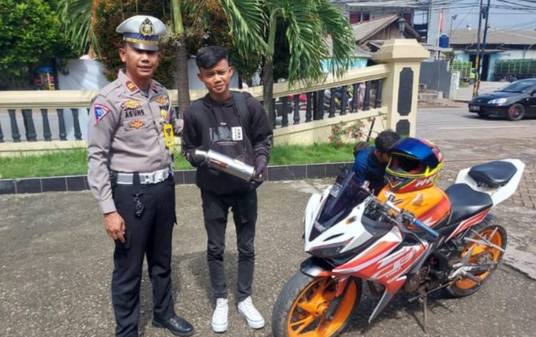 Cipkon Knalpot Brong, Polsek Gunung Putri Adakan Razia
