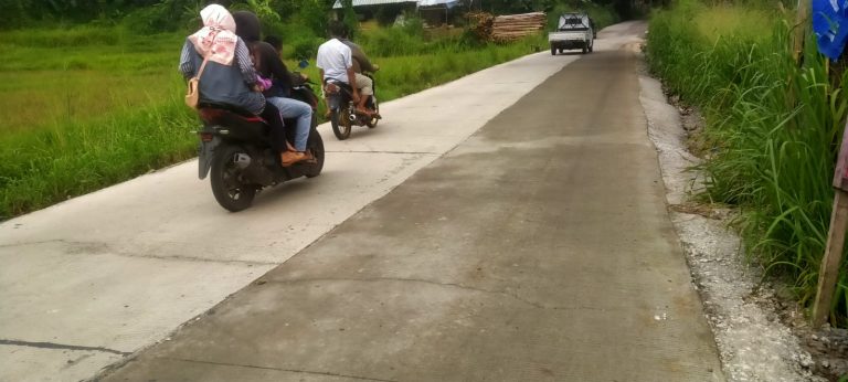 Kacau !! Telan Anggaran Hampir Rp2 Miliar, Belum 1 Bulan Selesai Dibangun Sudah Rusak Lagi