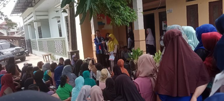 Kampanye Kang Ipul Dikeroyok Ibu-ibu Karanggan