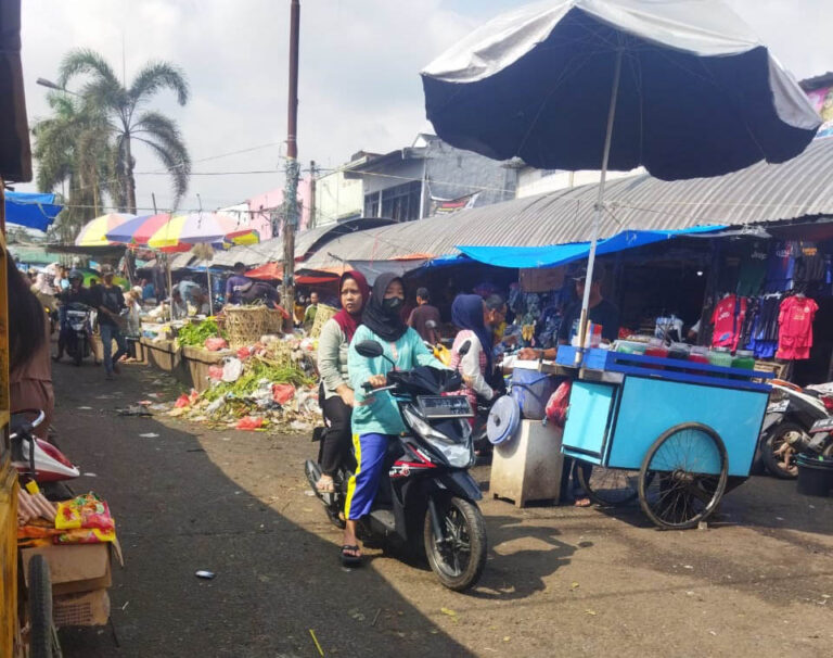 Semrawut Pasar Leuwiliang Dikeluhkan Pengunjung