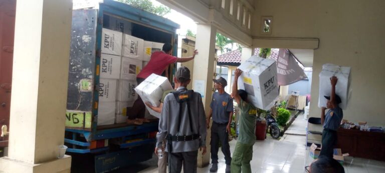 PPK Ciampea Distribusikan 2.405 Kotak Suara