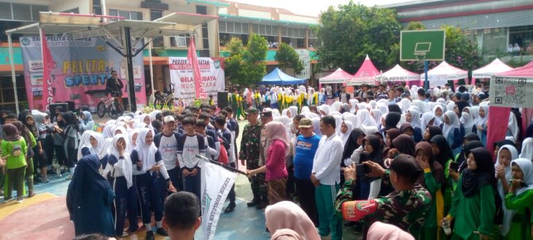 Gelar Jalan Sehat, SMK Pelita Harapkan Ada Pertemaanan Antarsekolah