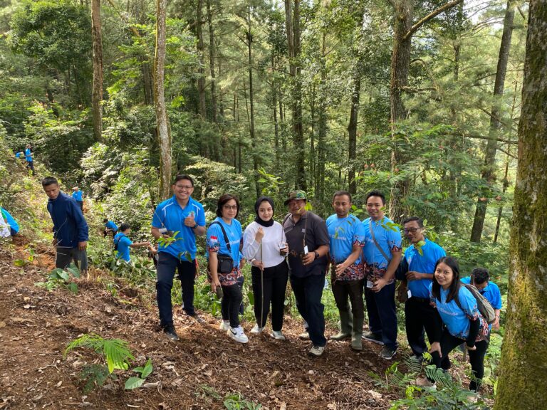 TFJ Plant Cimande Tebar 2000 Bibit Pohon di Kawasan Konservasi