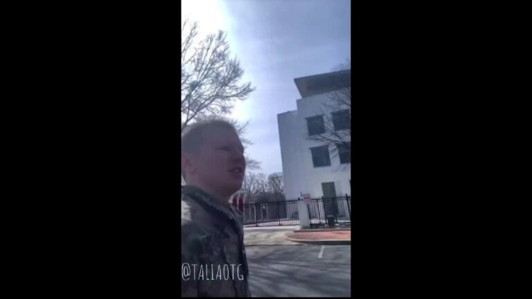 Tentara AU Amerika Serikat Bakar Diri di Depan Kedubes Israel