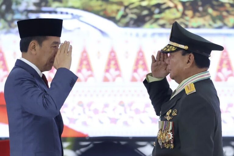 Jokowi Berikan Pangkat Istimewa Kepada Prabowo Jenderal TNI (HOR) Bintang 4