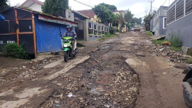 Terkait Mangkraknya Proyek Jalan Cikereteg – Pancawati,Ketua Komisi III Akan Panggil Kadis PUPR