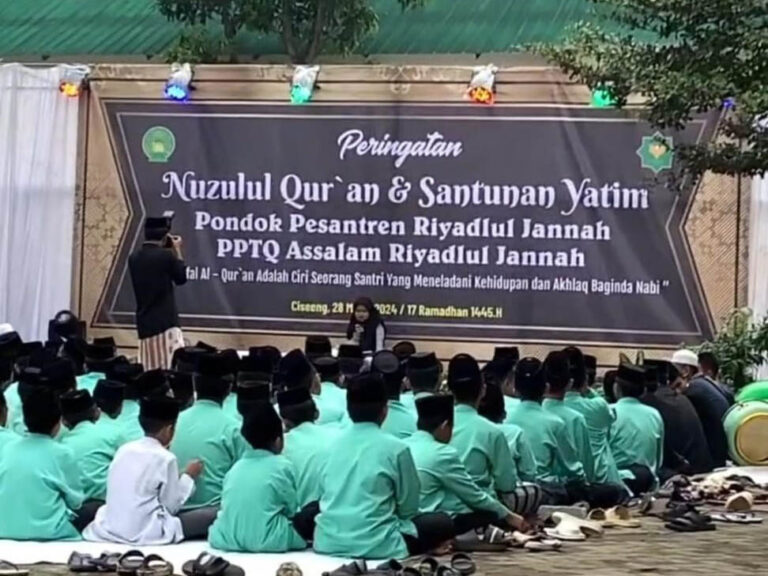 Peringati Nuzulul Qur’an, Ponpes dan PPTQ Assalam Riyadlul Jannah Santuni Anak Yatim