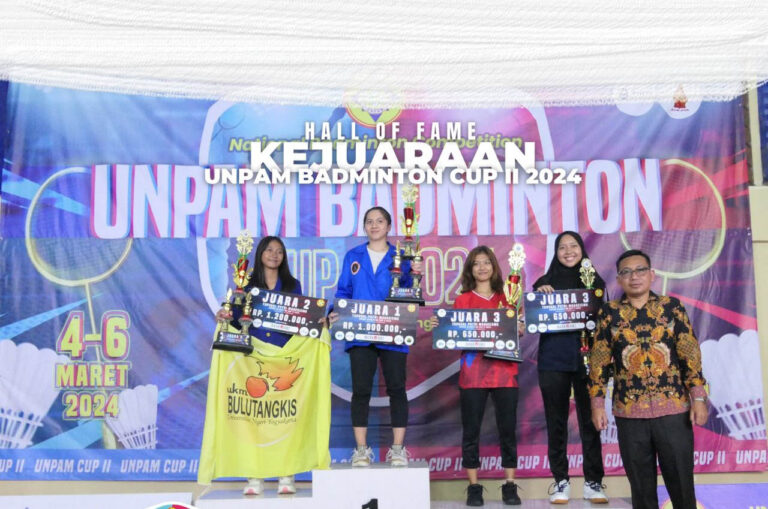 Sarah dari STIA Menara Siswa Juara Tunggal Putri Unpam Badminton Cup 2024