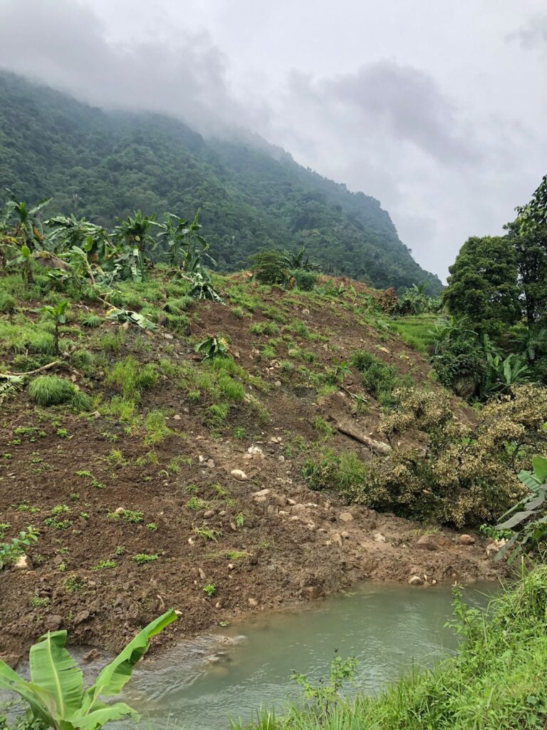 Ada Apa di Kaki Gunung Hanyawong Sukamakmur Hingga 4000 Meter Alami Pergerakan Tanah