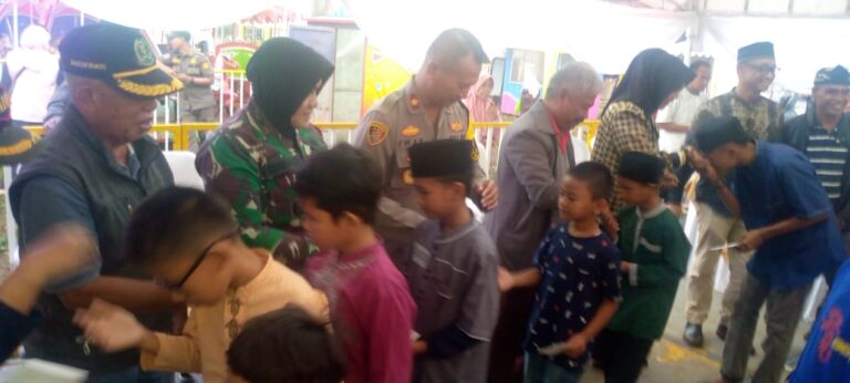 Jelang Ramadhan, Perdana Ria Santuni Anak Yatim Piatu