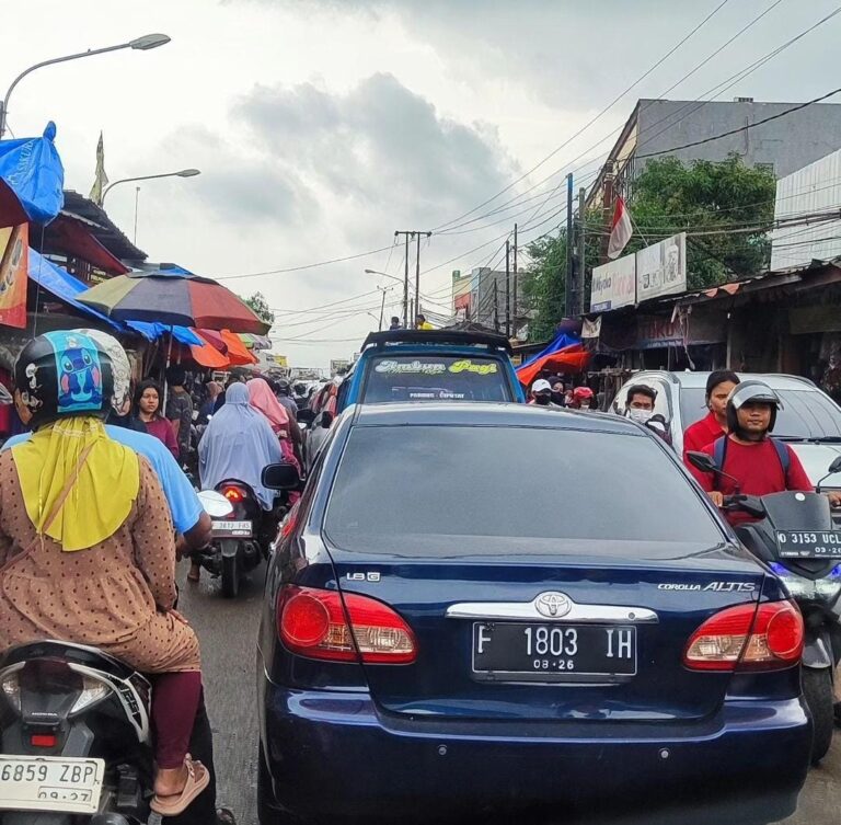 Munggahan, Kemacetan Merayap di Pasar Parung Bogor