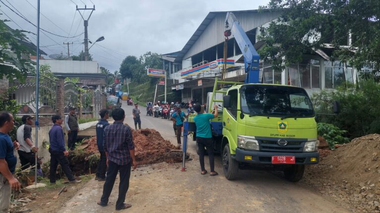 Topang kelancaran Lalulintas, UPT Jalan Cigudeg Perbaiki Gorong-gorong