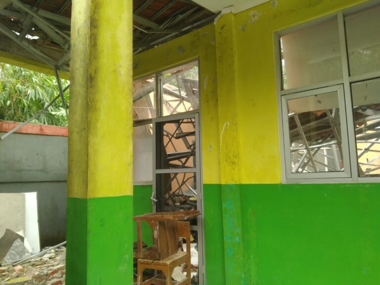 Tujuh Siswa SMAN 1 Ciampea jadi Korban Ambruknya Atap Sekolah, 4 Luka-luka, 3 Siswa Dilarikan ke RSUD Leuwiliang