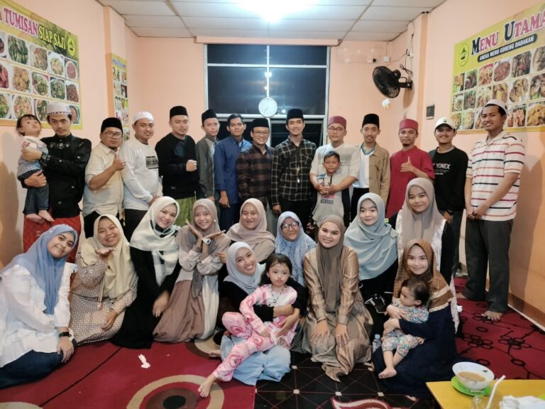 Guru Daarul Muhajirin Semakin Erat Hubungan Silaturahminya Melalui Tradisi Buka Bersama