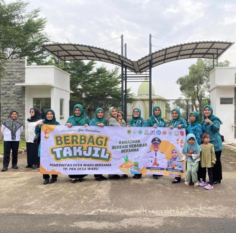 Peduli Sesama, Pemerintah Desa Waru Berbagi Takjil