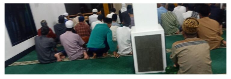 Kapolsek Leuwiliang Sholat Subuh Berjamaah Bareng Masyarakat