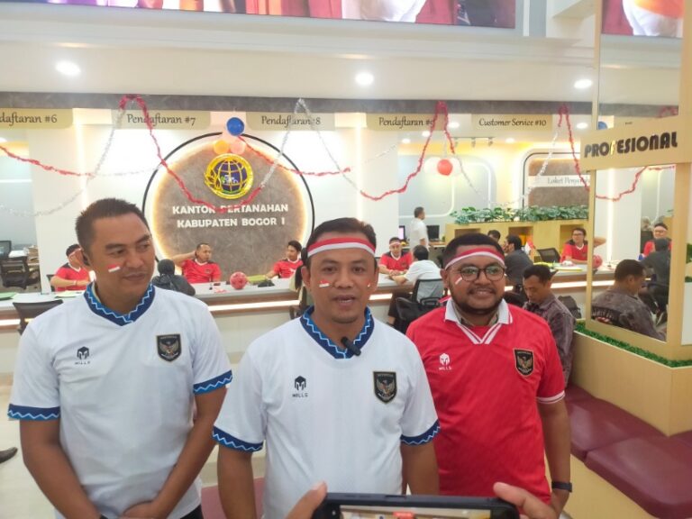 Dukung Timnas U-23 di Semi Final Piala Asia 2024, Kantah Kabupaten Bogor 1 Berikan Pelayanan Bernuansa Merah Putih
