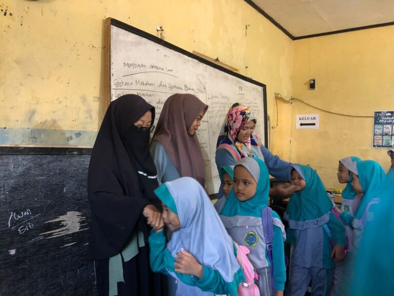 Momentum Hari Terakhir Sekolah, MI Asy-Syarifiyah Gelar Halal Bi Halal