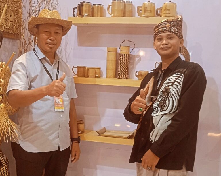 Berbahan Bambu, Teko, Tamler, dan Lukisan Buatan Samsul Tembus Pasar Luar Bogor