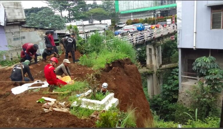 18 Makam di Muarasari Direlokasi, 1 Jasad Masih Utuh dan Wangi